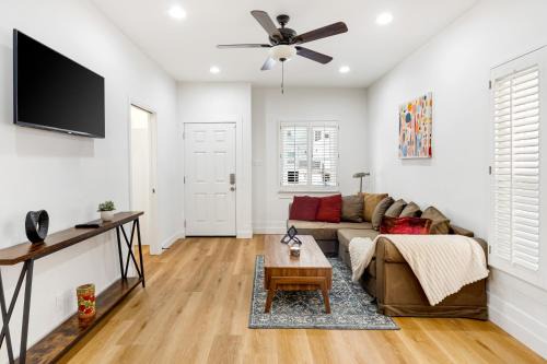 Adorable Pasadena Bungalow