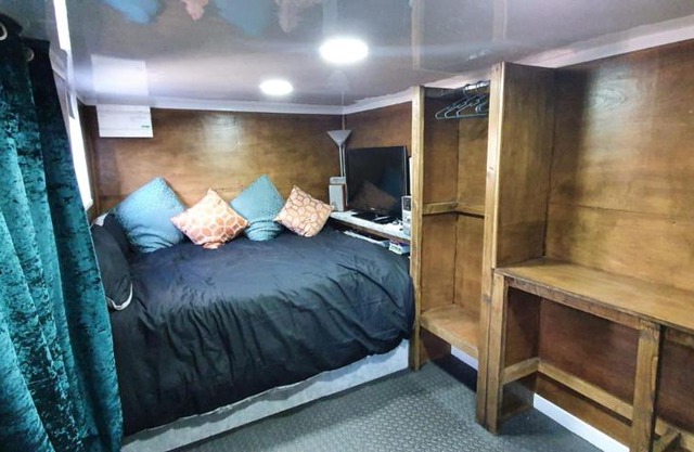 Adorable private suite with free street parking
