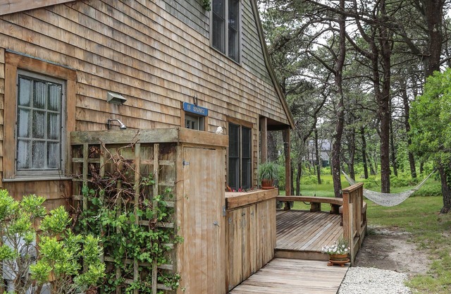 Adorable, quiet 3-bedroom cottage in Madaket, Nantucket