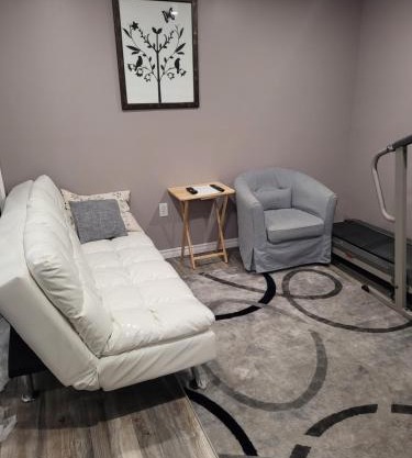 Adorable Studio Basement Suite in South Barrie