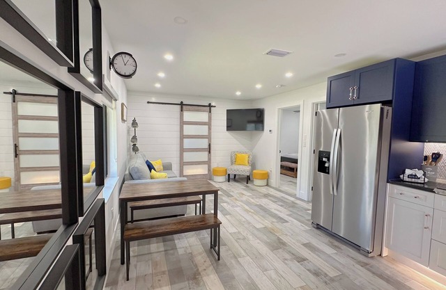 Adorable two bedroom Guesthouse in Naples