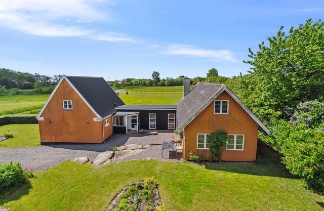 "Adrienne" - 6.4km from the sea by Interhome