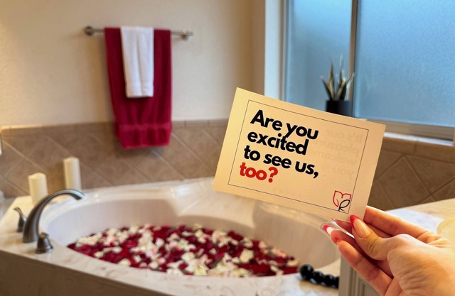 Luxury Escape | King Bed Hot Tub Kink Fun