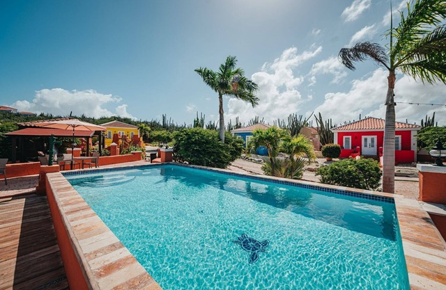 Adults-Only Casita w/ King Bed, Pool, BBQ & Nature Views Near Aruba Nat’l Park!
