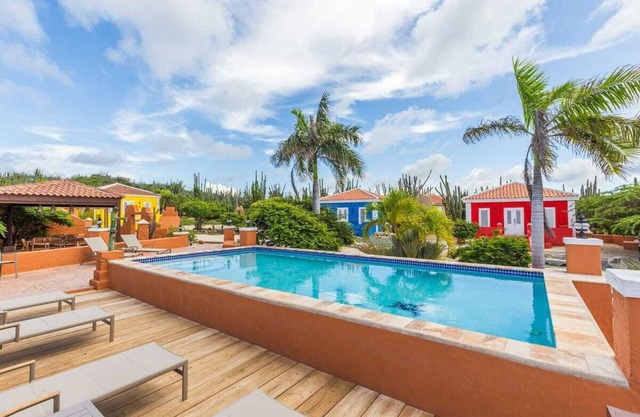 Adults-Only Casita w/King Bed, Pool, BBQ & Nature Views Near Aruba Nat’l Park!