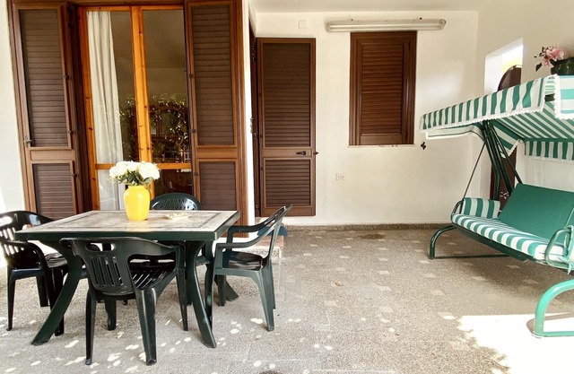 ADV Holiday House- Independent villa surrounded by a garden, 300 meters from the sea