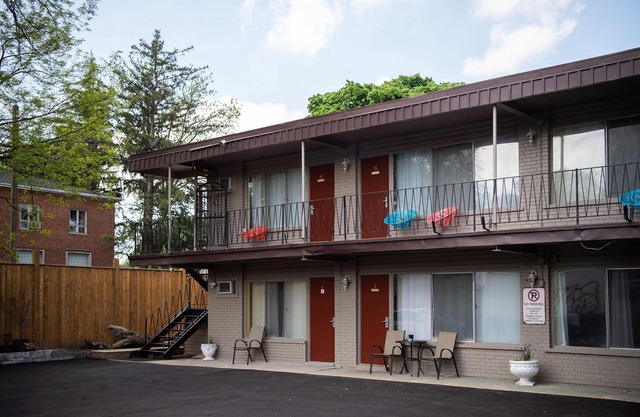 Advance Inn