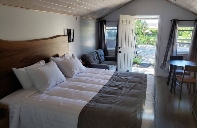 Adventure the Bruce Inn - Recently Renovated With Outdoor Hot Tub