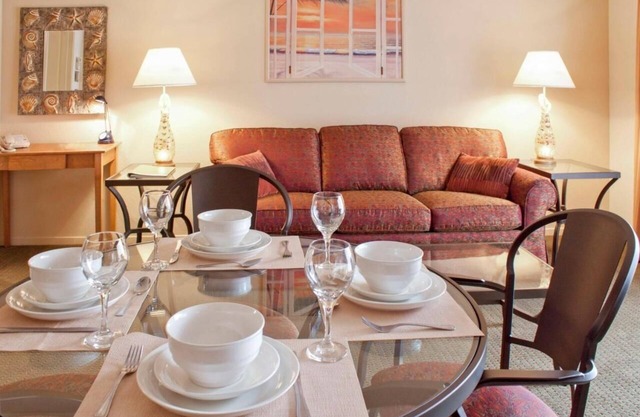 Adventure Awaits! 2 Modern Units, Full Kitchen, Onsite Pool, Near Old Port Beach