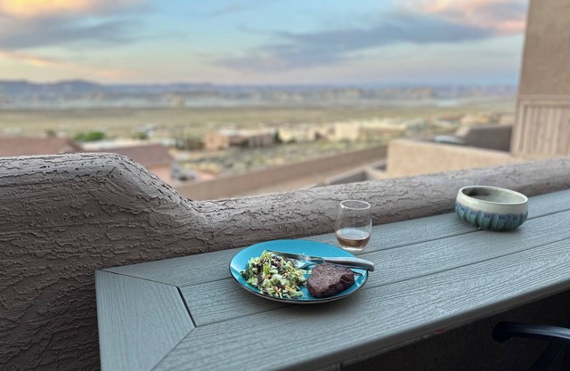 Adventure Base Near Lake Powell — Hikes, Views, Comfort & Pet Friendly