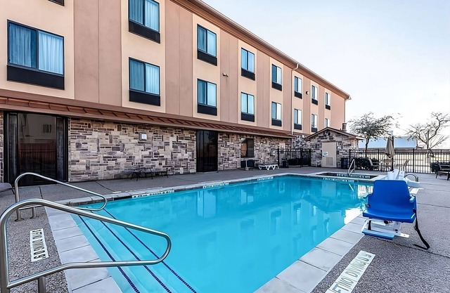 Adventure & Comfort Near Mineral Wells Lake with Pool Access