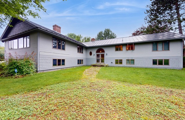 Adventure-filled getaway, ponds, trails, dog-friendly, w/d, BBQ, views & more