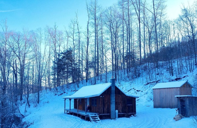 Adventure or Hunting Cabin Bordering National Forest