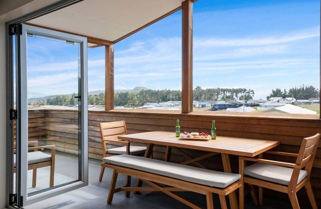 Adventure Sika - Relax on the deck with views