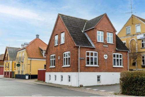 AE281-Marstal-Dronningestraede-1