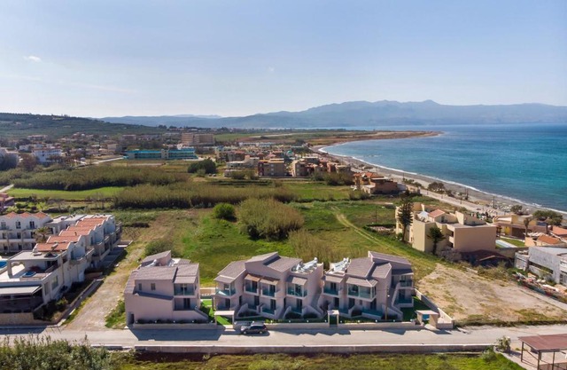 Aegean Breeze Luxury Apartments next to the sea