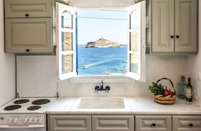 AegeanDreamBnB Laidback Luxe 3BR Steps from Beach