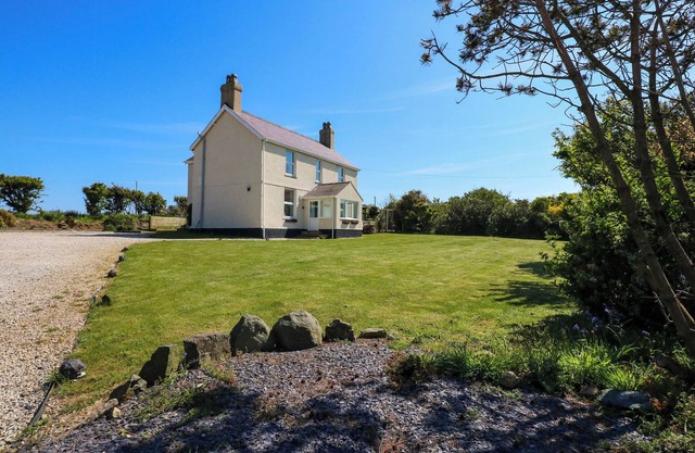 AEL Y FRON, pet friendly, character holiday cottage in Aberdaron