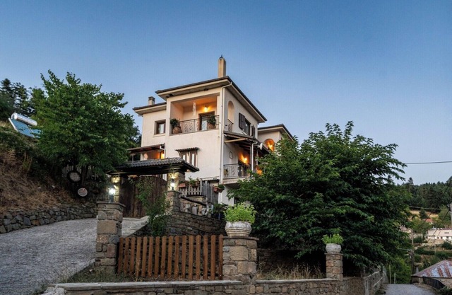 Aelion Escape – Nature Hideaway with Stunning Mountain Views