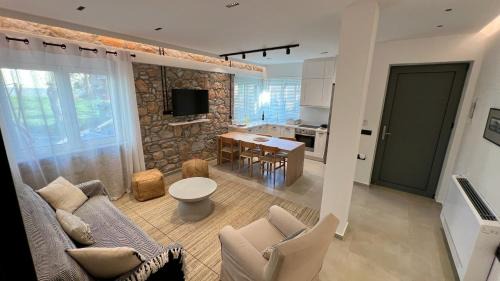 Aeolian apartment