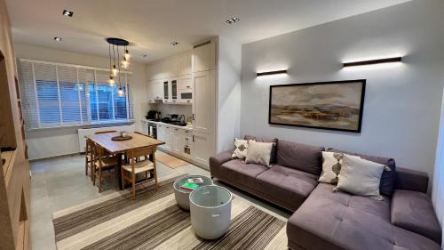 Aeolian One-Bedroom Apartment