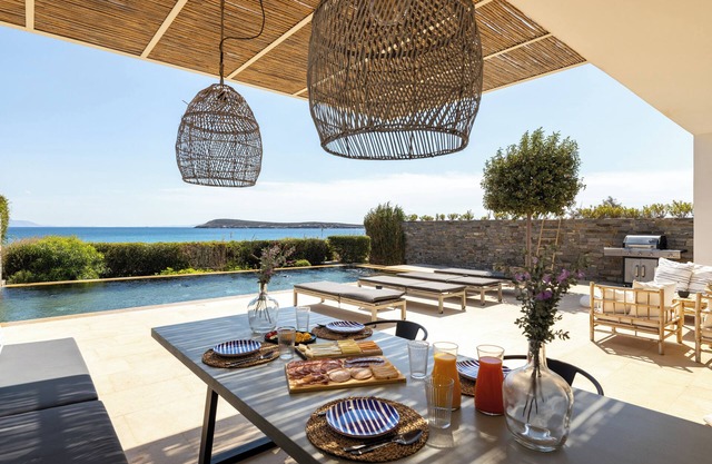 Aequora Villa II - Beachfront, 5 min away from the Golden Beach, Infinity Pool