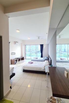 Aeropod KK Corner Unit Near City and Airport 4 pax Free Parking
