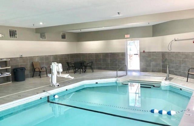 Affordability Meets Comfort! 4 Comfortable Units, Pool, Pets Allowed!