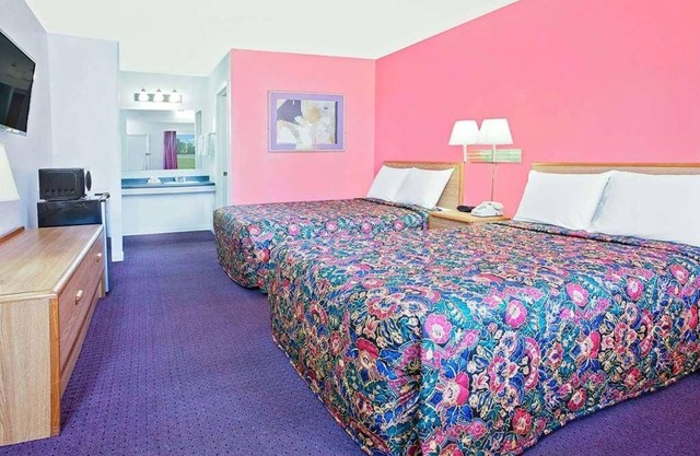 Affordability Meets Comfort in the Knights Inn Muskogee! Free Onsite Parking