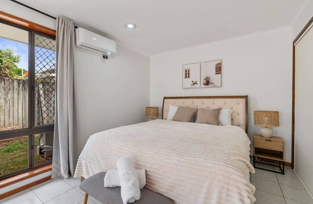 Affordable 1-Bed Studio Close to Malls & Transit!