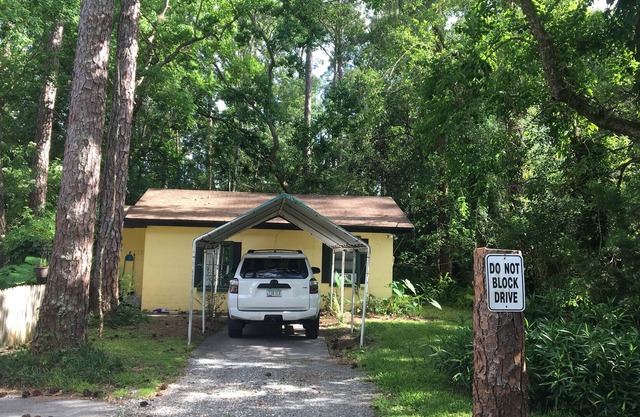 Affordable and Cute Cottage Central to Everything