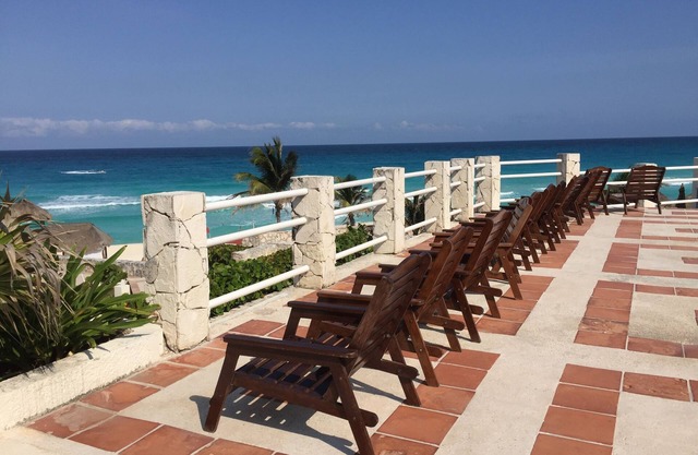 Asequible condominio frente al mar en Cancún en la "Zona Hotelera" (Zona Hotelera)