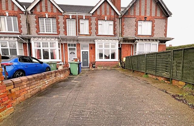 Affordable & comfortable Guest House by Sea Room 5