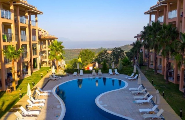 Affordable Flat with Communal Pool in Kusadasi-Awz147