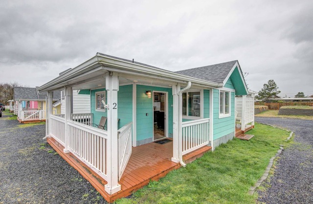 Ocean Spray Resort Cottage 2 by Grayland Beach