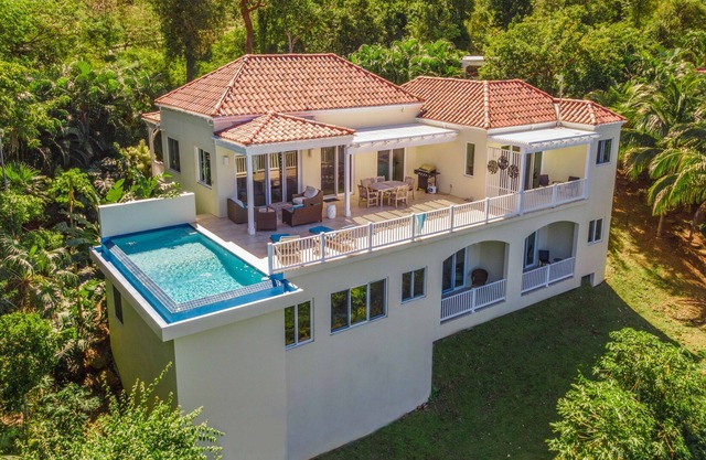 Affordable Luxury~ 2 Pristine Beaches ~ Privacy ~ Villa Sea and Sky, Botany Bay