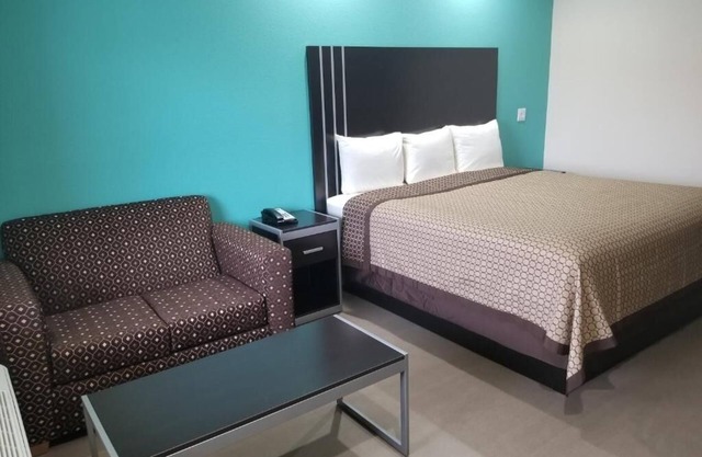 Affordable Room w/ Complimentary Breakfast, Microwave, and Full-Size Fridge