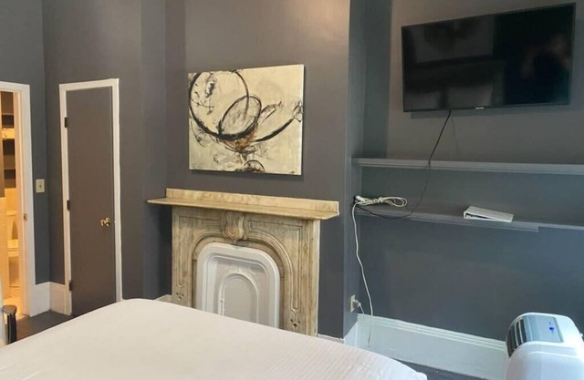 Affordable & Simple Chic Studio