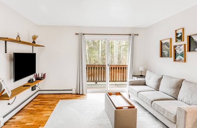 Affordable stay with mountain views, W/D access, & deck - dog-friendly