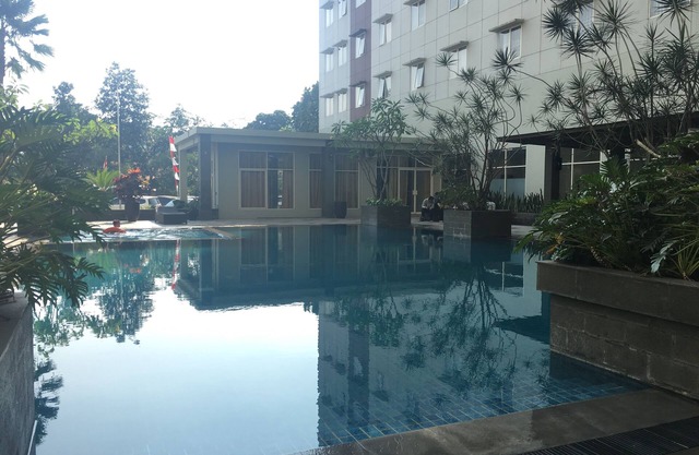 Affordable Studio Room Pool View Pinewood Jatinangor Apartment