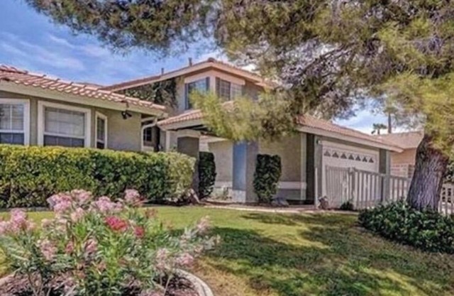 Affordable VILLA ROSA with private pool, 18mins driving to Las Vegas BLVD