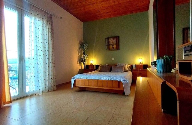 Affordable vintage apartment near Fiscardo & Assos