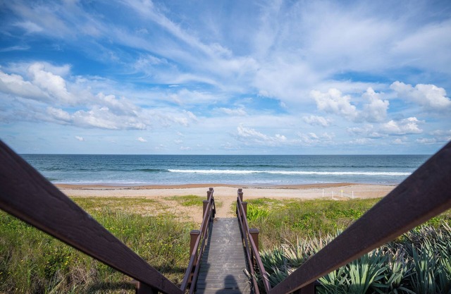 After Dune Delight! 2 Bdr, 3 pools at almost private beach