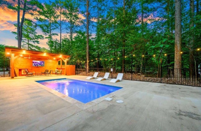 After the Sunset! 1-Level 5BR! Pool! - Arcade!