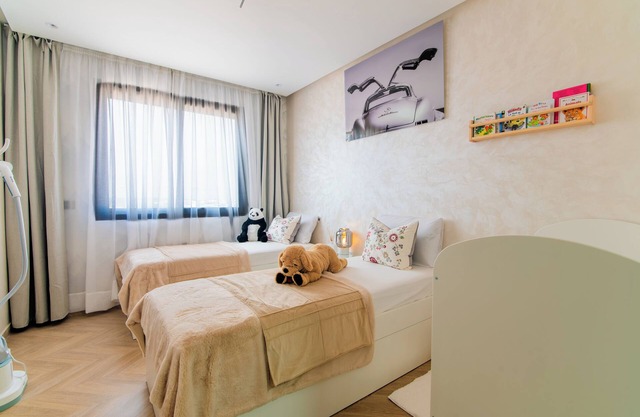Agadir Bay Oasis: Luxurious 2-Bedroom Apartment, 5 Mins to Beach!