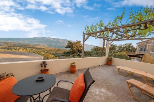 Agapi's Charming Retreat - Rustic Escape By Chania