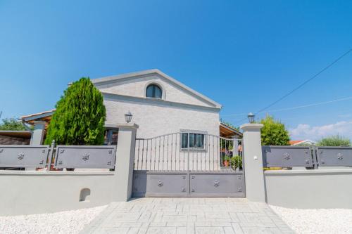 Agathis Home