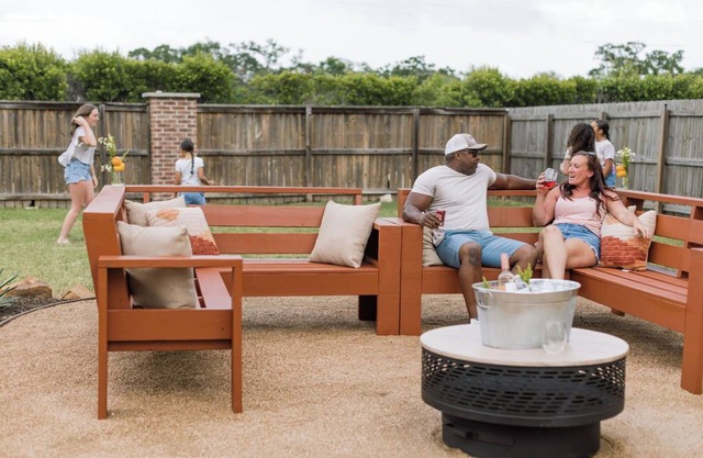 Aggieland Escape | 5BR w/ Backyard Theater + Mins to A&M