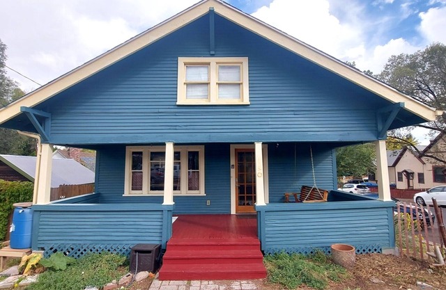 Agnes' House: Historic Downtown Cottage