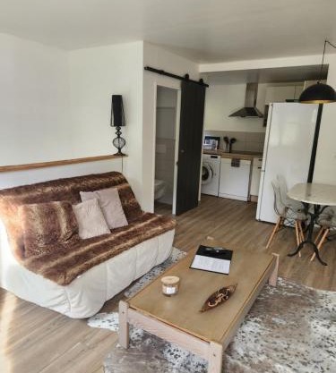 Agréable appartement rénové situé dans les hauteurs de Brides